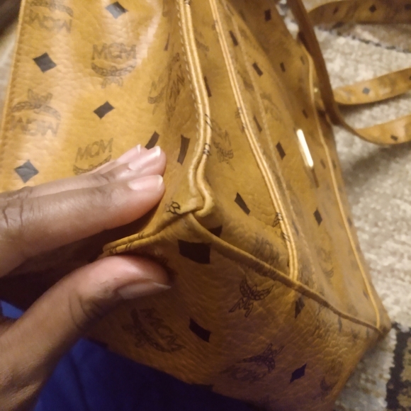 MCM Tote 🤎🖤 - Picture 8 of 16